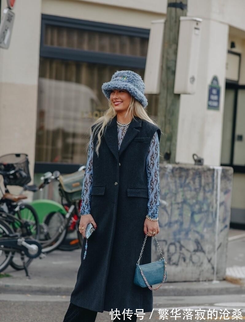 冬天 今年流行的腋下包冬天也能背,配毛衣大衣都好看,时髦还实用