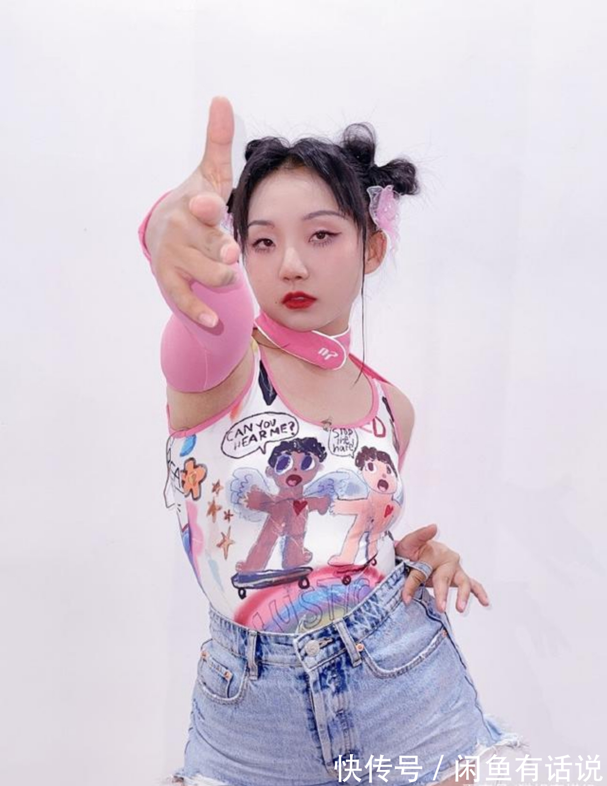 背心|辣目洋子胖得刚刚好,穿花背心配热裤走女团风,连眼神都透着自信