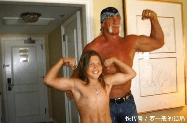 踢腿|世界上最强壮男孩,每天600个俯卧撑,长大后肌肉男变成胖小子