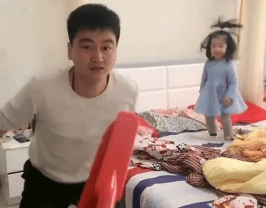 惊雷|“老虎不在家,猴子称霸王”老爸带娃“惊雷”现场,午夜的狂欢