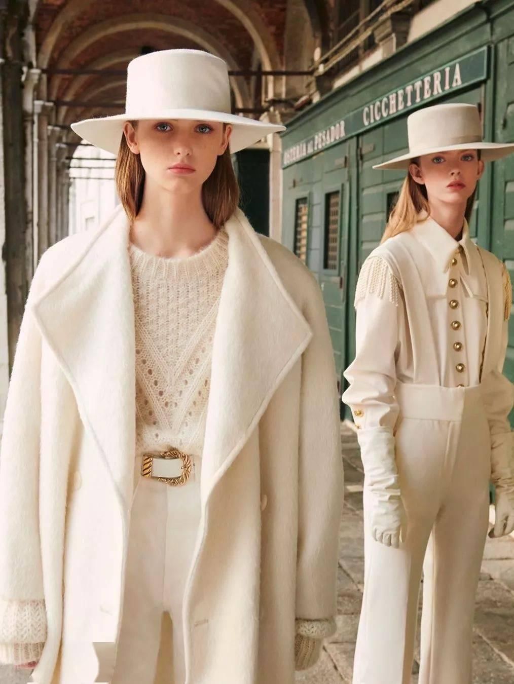  黑色|比驼色显白，比黑色高级，大衣今年流行这5个颜色！