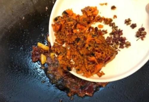 自己在网上看教程学会了毛血旺，自学成才，感觉比外面买的好吃