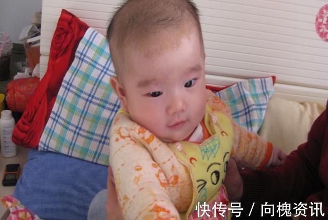 小宝宝|“婴儿一哭,宝妈叹气”,专家:爱哭的娃更聪明,要及时抱起来哄