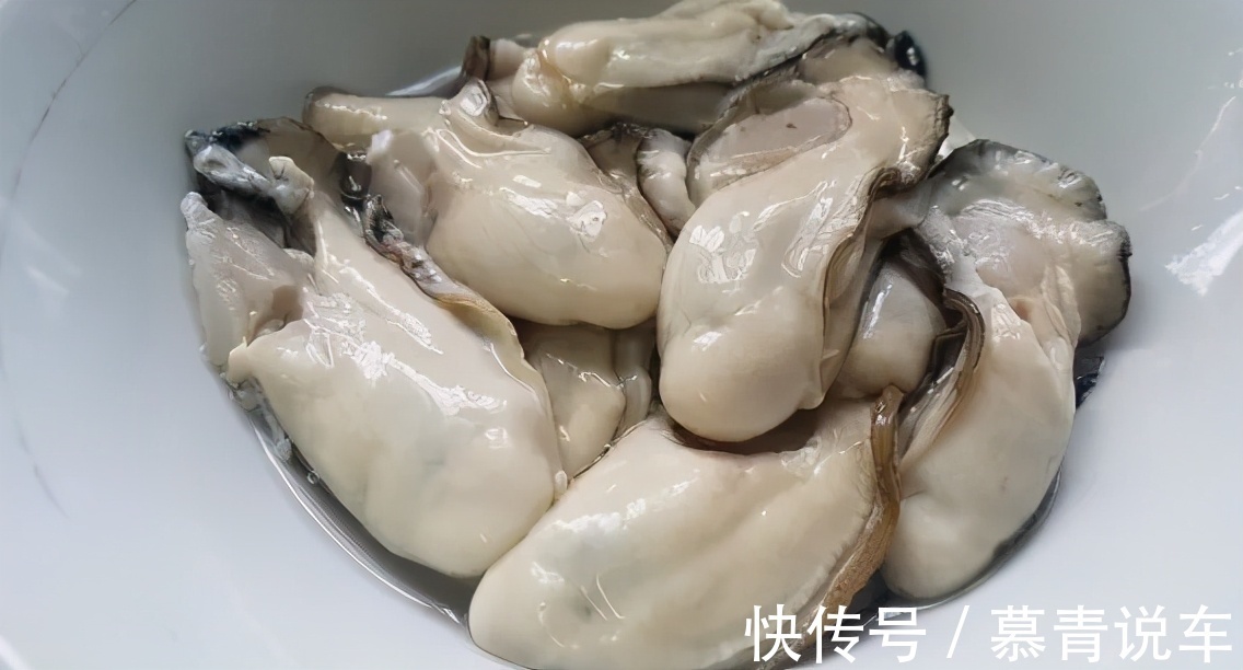 褶皱|洗生蚝肉时，放淀粉只对了一半，加点“它”，脏东西自己跑出来