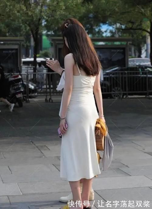 时尚 束腰贴身的连衣裙,兼顾美感与舒适度,清凉时尚