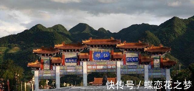 章太炎!五岩山上有一块“怪”碑,上面一共有56字,看罢竟发觉全都不认识!