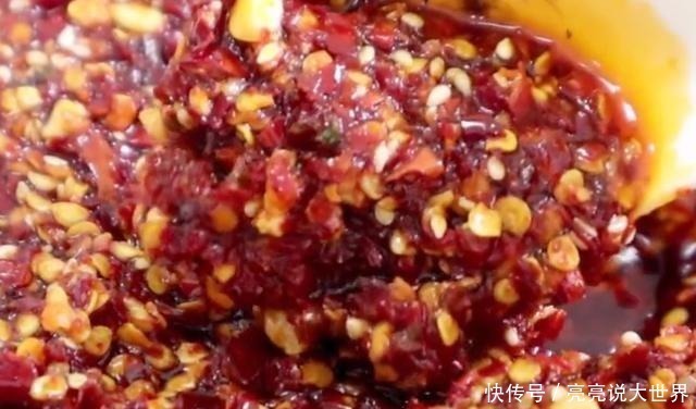 做辣椒油时,千万不要直接泼油,多加1步,又香又辣,满屋飘香