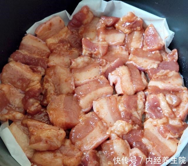 空气炸锅烤蜜汁五花肉，厚切的五花肉，吃得过瘾