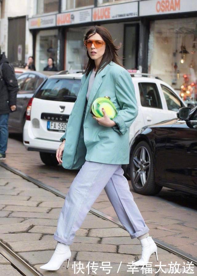 女人过了50岁就放弃穿“裙子”吧!换上这3种穿搭,从阿姨变回姐姐