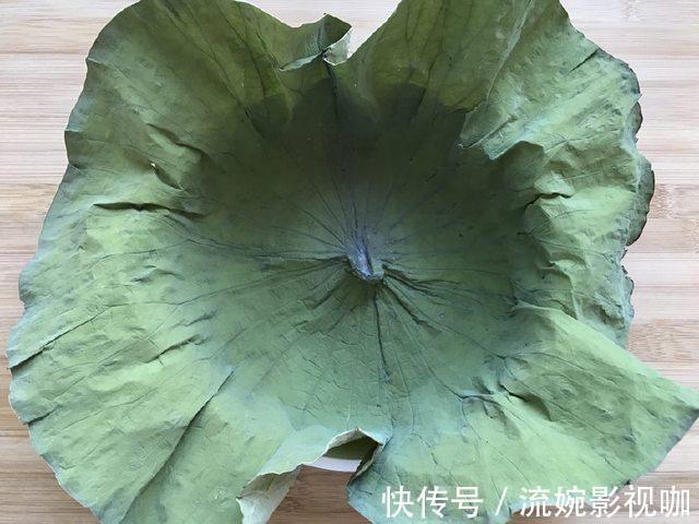 让人欲罢不能的荷香排骨饭，当饭又当菜，荷香渗透到排骨里