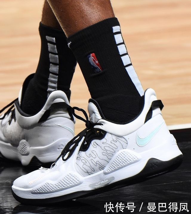 NBA球员上脚:保罗·乔治上脚PG5,欧文上脚中国年