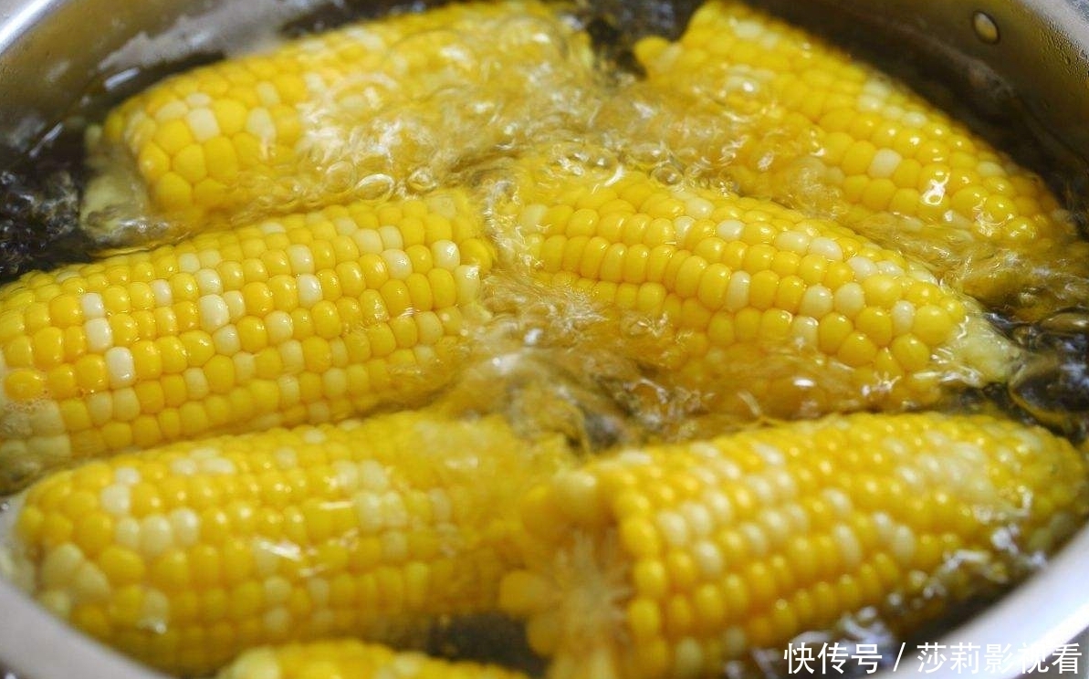 好吃|煮玉米时,记住三个小技巧,玉米香甜美味特别好吃