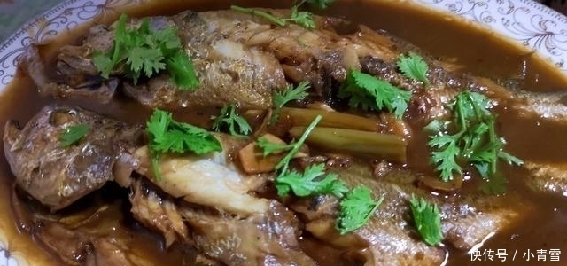 做鱼时,去腥加酒加醋是大错特错这才是最好吃做法,上桌就扫光