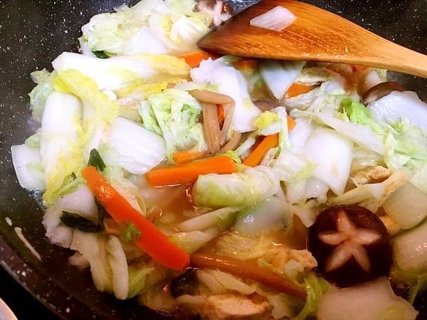 三文鱼头|不管在家炖是什么品种鱼,用了这一招,保证炖出奶白汤,鲜美无腥味