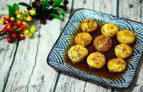 美食推荐：蒜香炒花甲，红烧蘑菇，韭菜肉末炒平菇，栗子焖杏鲍菇