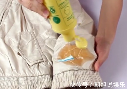 牙膏|外套上沾了油污难清洗奶奶教我用这招，只需1分钟轻松洗干净