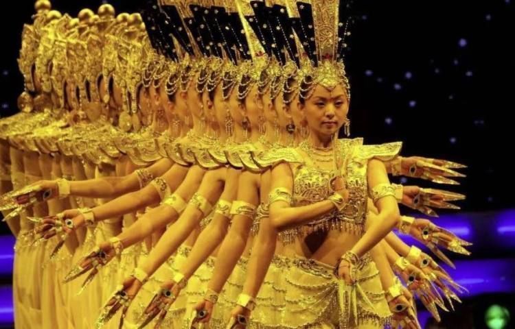 节目|费翔的歌、赵本山的小品,回头看春晚这几个绝佳节目,哪个你最爱