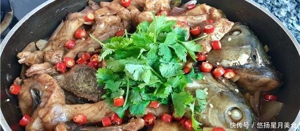 草鱼不要做红烧,淋入一罐啤酒,不加一滴水,出锅汤都喝干净