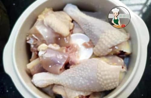  难怪你喝的鸡汤没营养，第一步就错了，不加一滴水，汤又鲜又营养