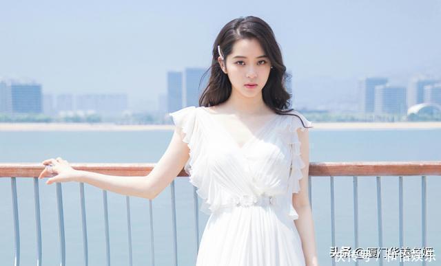 油皮女生睡前坚持做这4件事，就能赶走肌肤问题，轻松打造水光肌