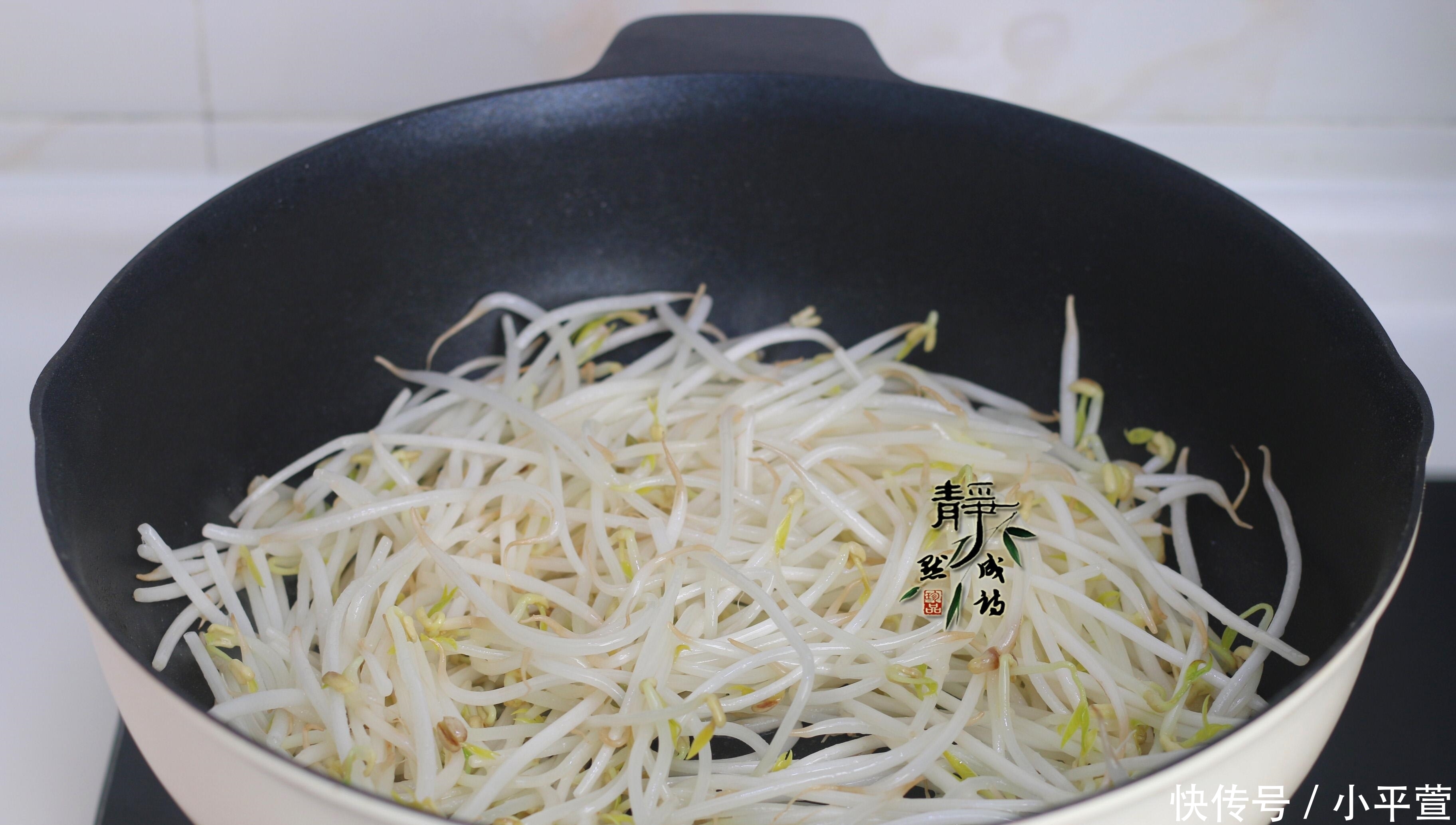 从准备到出锅,5分钟足够,鲜香脆嫩超下饭,这菜比吃肉爽口