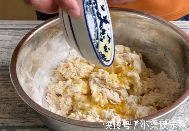 懒人面包,不加黄油不用揉出膜,1个鸡蛋半碗面,教你在家做