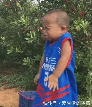 |搞笑GIF：兄弟，你不要着急回家，现在还没到下班时间