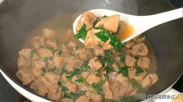 焯水|炖排骨时，先焯水还是直接炖？一步错步步错，做出来难怪不香