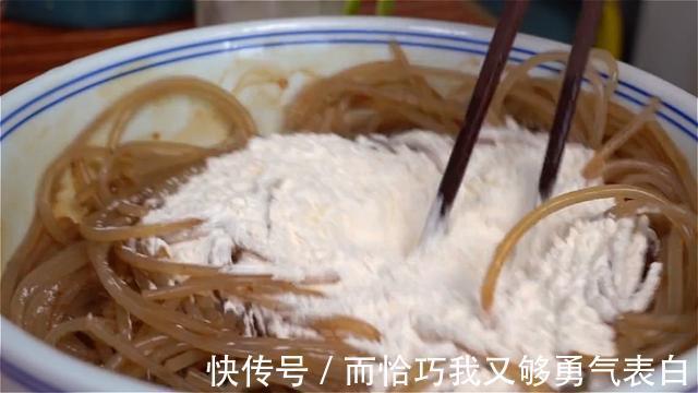红薯|粉条不要炖白菜了，教你新做法，一次做一盆，给肉都不换，真解馋