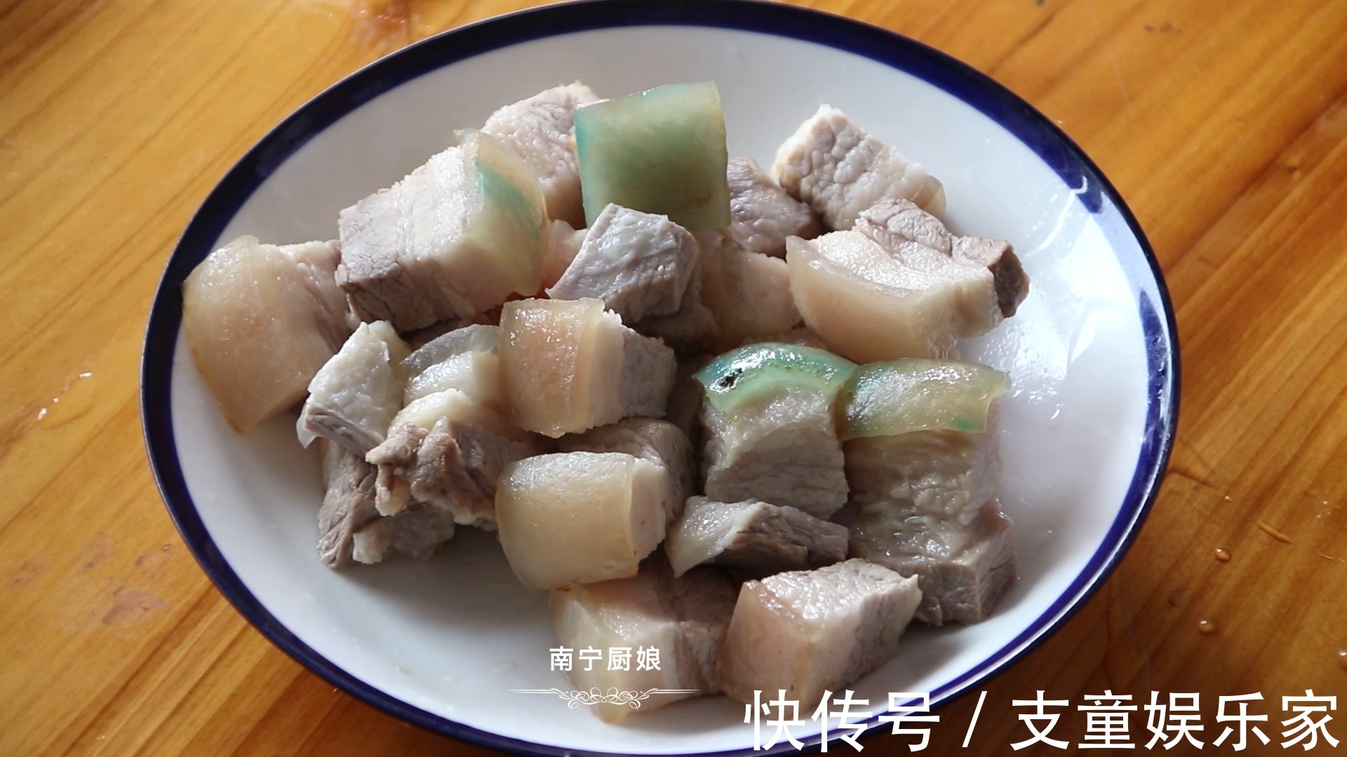 五花肉|做红烧肉时,焯水和直接炖都不对,大厨教你正确做法,软糯还不腻