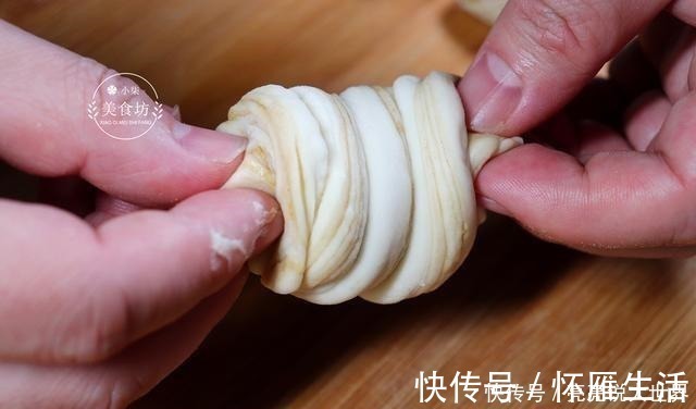 面团|想吃这饼不用买了，教你在家做，一卷一拧，外酥里软，比吃肉都香