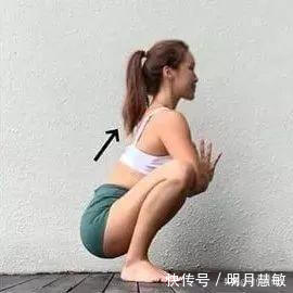 双膝|11个瑜伽动作,教你“全方位”放松下腰背部(瑜伽小白也可以做)