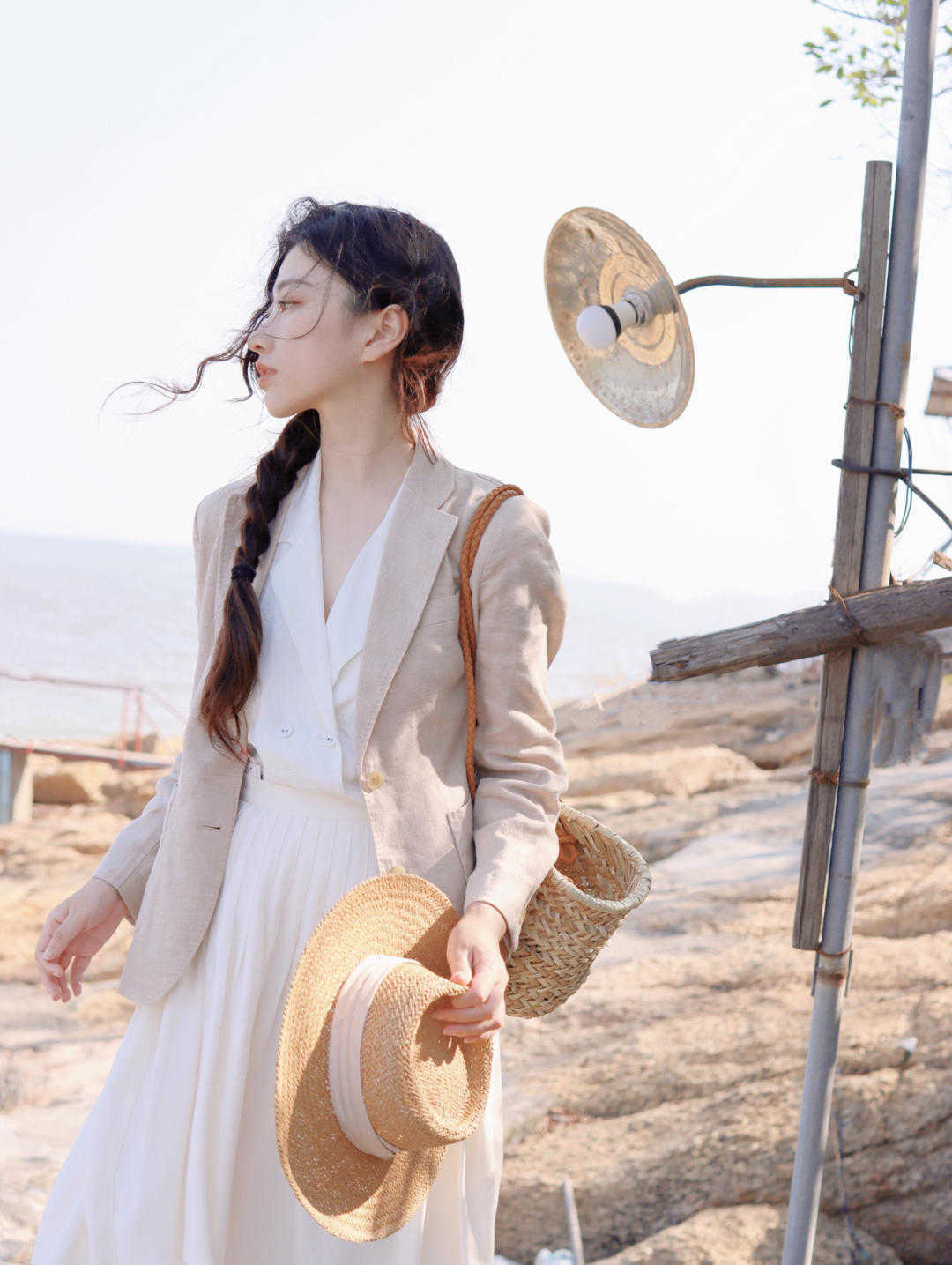 半身裙 为何你穿衣土气?衬衫搭半身裙或者牛仔裤优雅时髦,适合普通女生