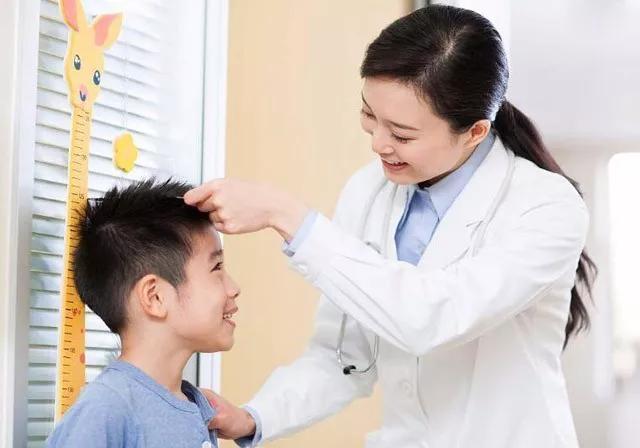 生长激素|儿子不足一米七,朋友教了一个小方法,孩子不出三个月长了十厘米