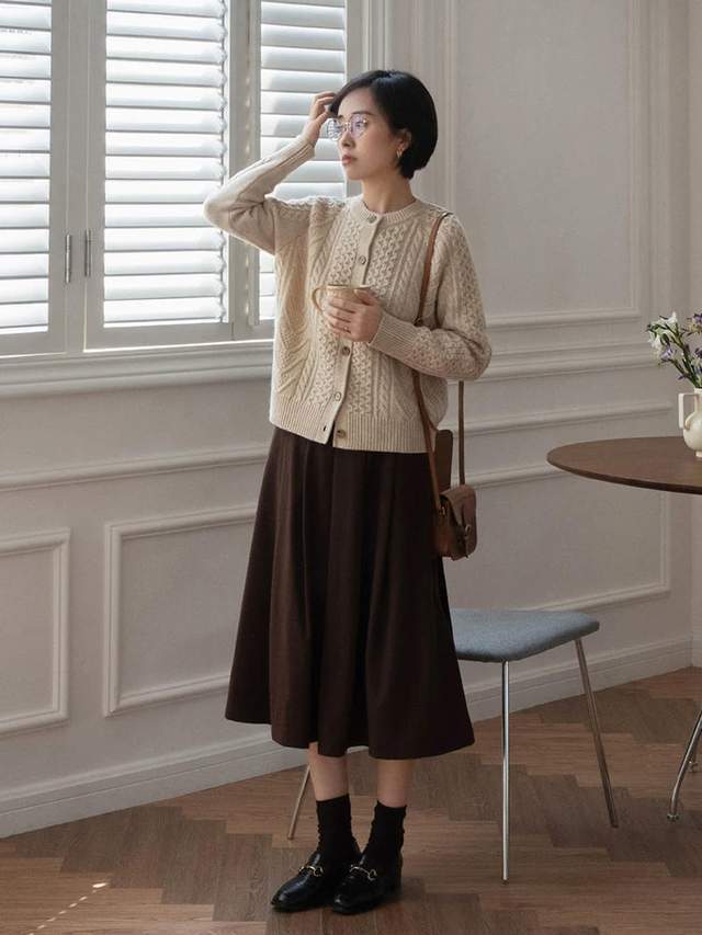 半身裙|步入中年后要学会的“针织衫”搭配,看这位博主就够了,chic优雅