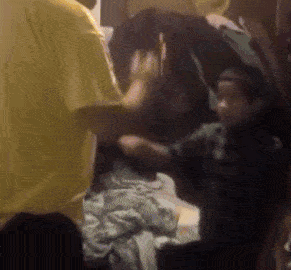 |搞笑GIF趣图:跟姐说说实话你是不是想泡姐?