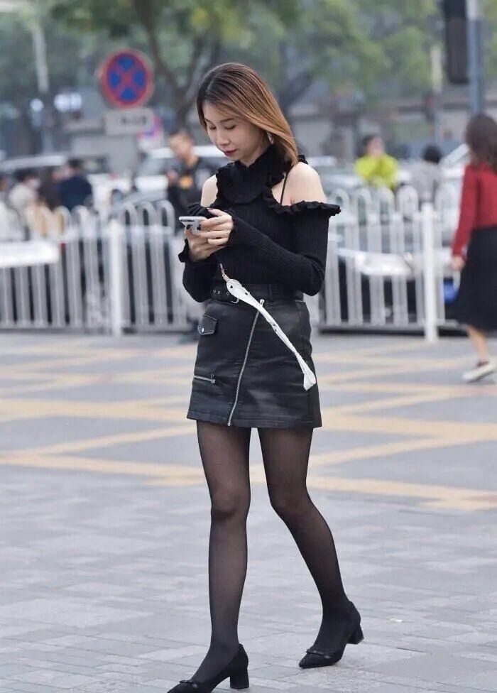 别再“惯”着连衣裙了,半身裙时髦又修身,聪明的女孩都在穿了!