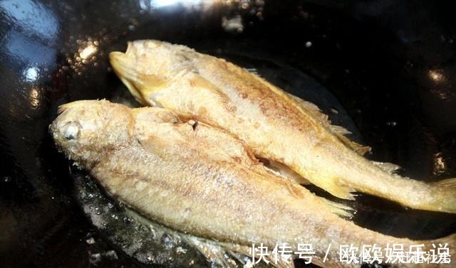 不粘|煎鱼时，先别着急下锅煎，掌握2个小技巧，不破皮不粘锅、鱼不腥