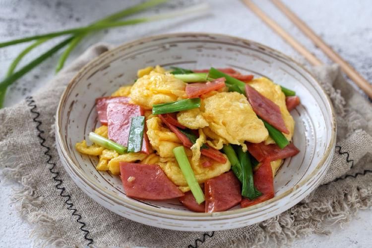 美味|鸡蛋和它一起炒， 颜色好看又美味，主要是做法很简单，值得一试