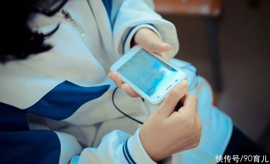 陪伴|8岁儿子沉迷玩手机,妈妈气急对孩子“动手”,深夜送孩子进医院