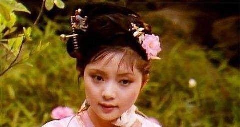 一字之差,贾元春为什么喜欢薛宝钗而冷落林黛玉