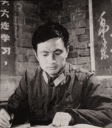 原生家庭|她在任正非最穷时下嫁,却因200万债务离婚,现在过得咋样