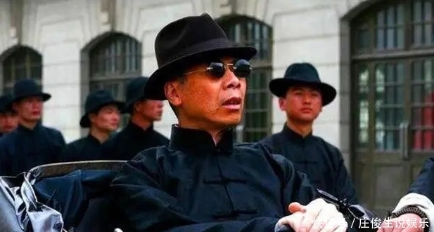 下跪|青帮里最厉害的角色,比杜月笙厉害,军阀躲着走,杜月笙见了下跪