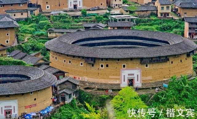 建筑群|中国客家土楼，墙体为泥块里面无铁无水泥，却能屹立600年不倒