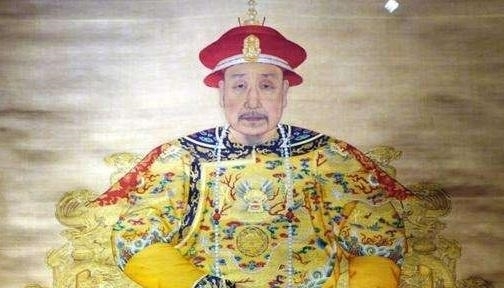 资源丰富|俄罗斯在库页岛挖出一石碑,上面刻有两行字,专家:乾隆颜面扫地