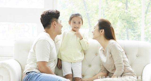 妈妈的话|儿子把零食放口袋忘付钱，超市让10倍买单，妈妈的话让人称赞