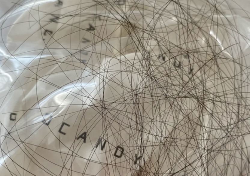 幼儿园老师|看到幼儿园老师给孩子扎的头发,宝妈心疼极了,怒斥太不负责了