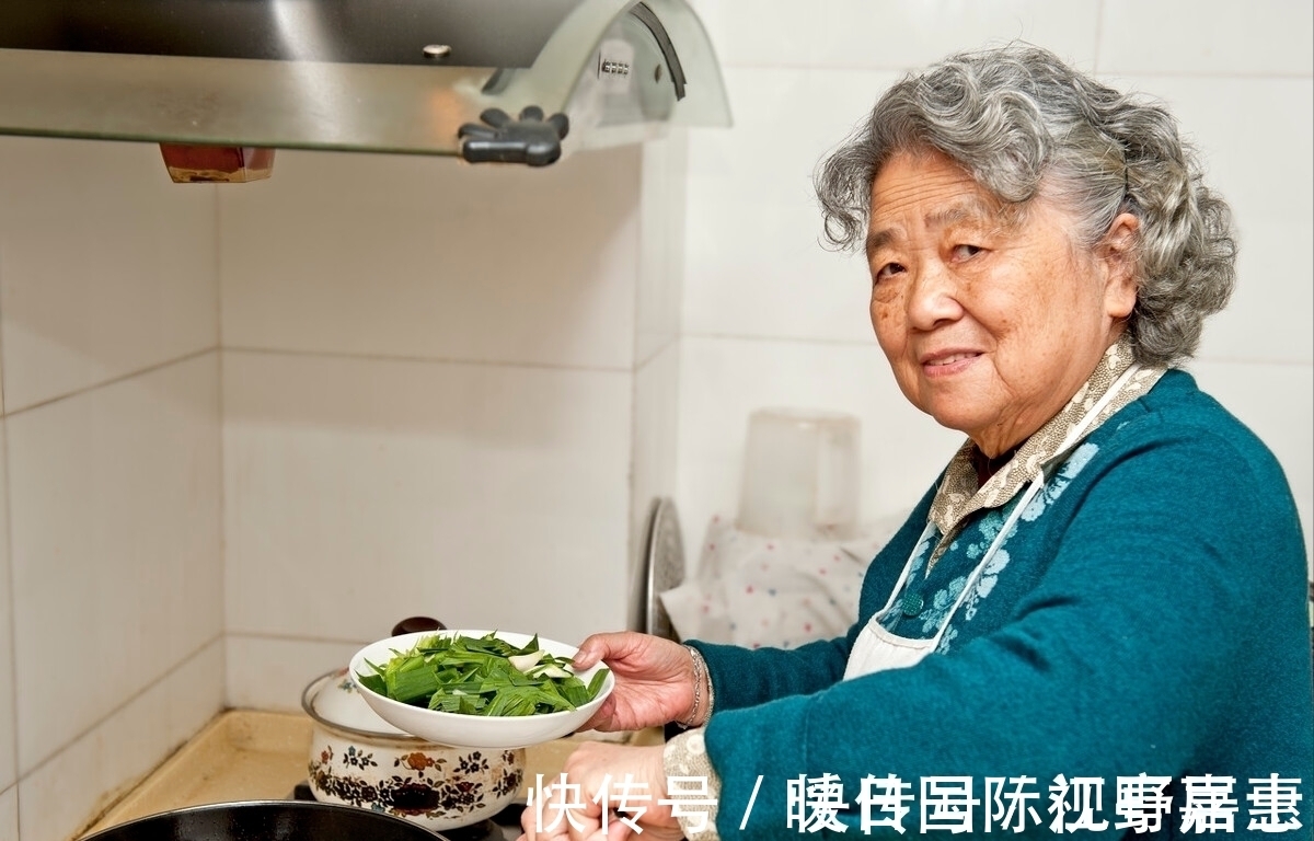 老伴|90岁奶奶坦言:独处、不合群是老年人健康长寿的关键