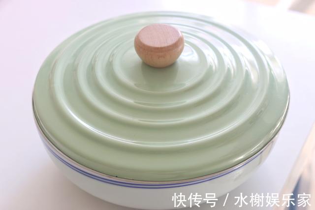 春天最鲜的蔬菜,加几个鸡蛋做成盒子,不爱面食的南方人见了都馋