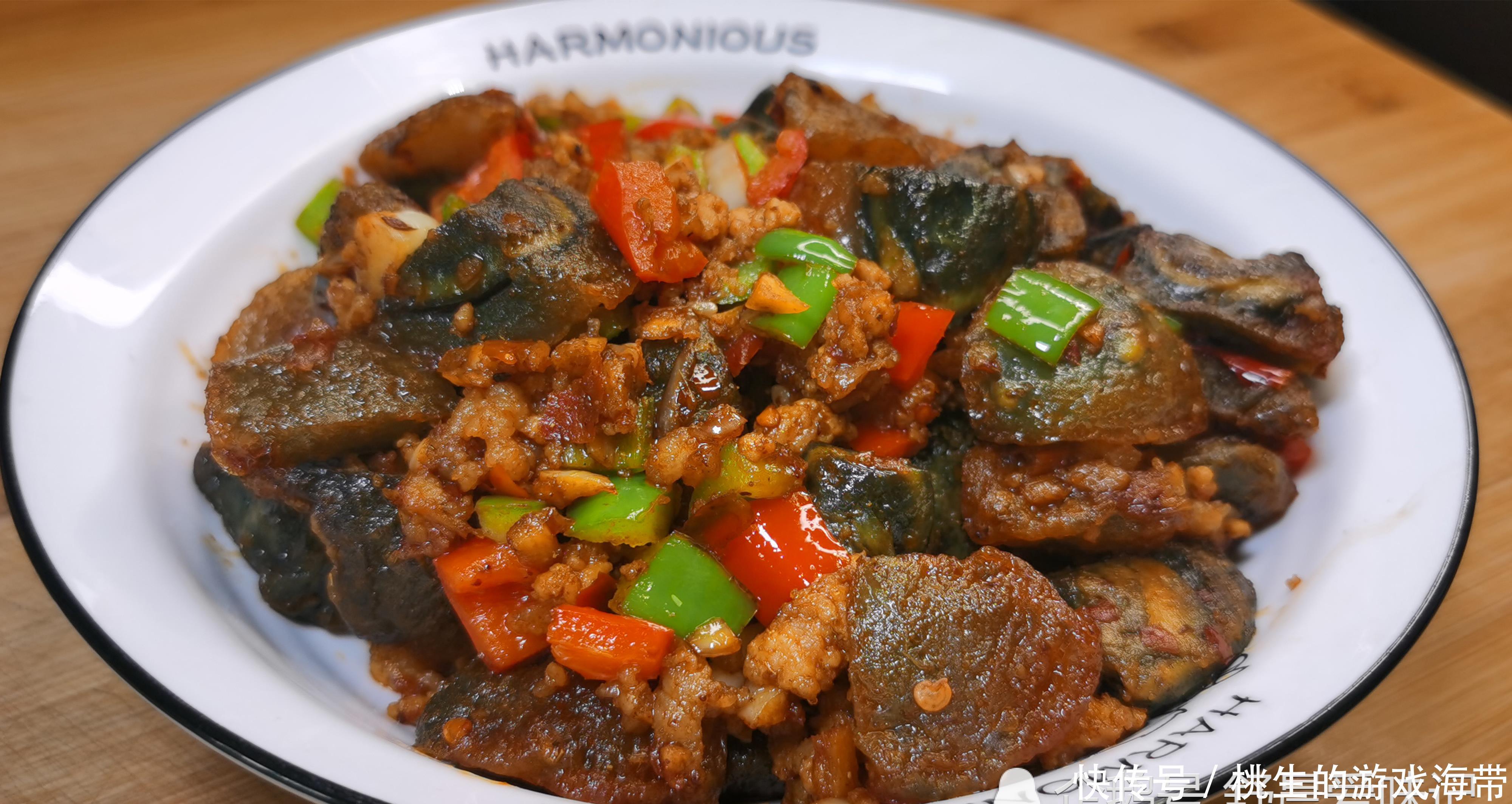 凉拌|皮蛋别只凉拌了，搭配肉末炒一炒，外焦里嫩无腥味，好吃下饭